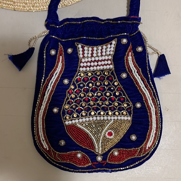 Velvet Drawstring Handbag - Picture 5 of 6